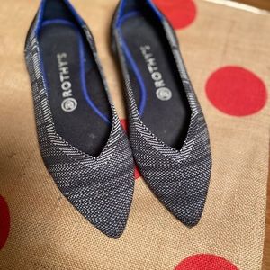 Rothys points size 8.5 black indigo heather